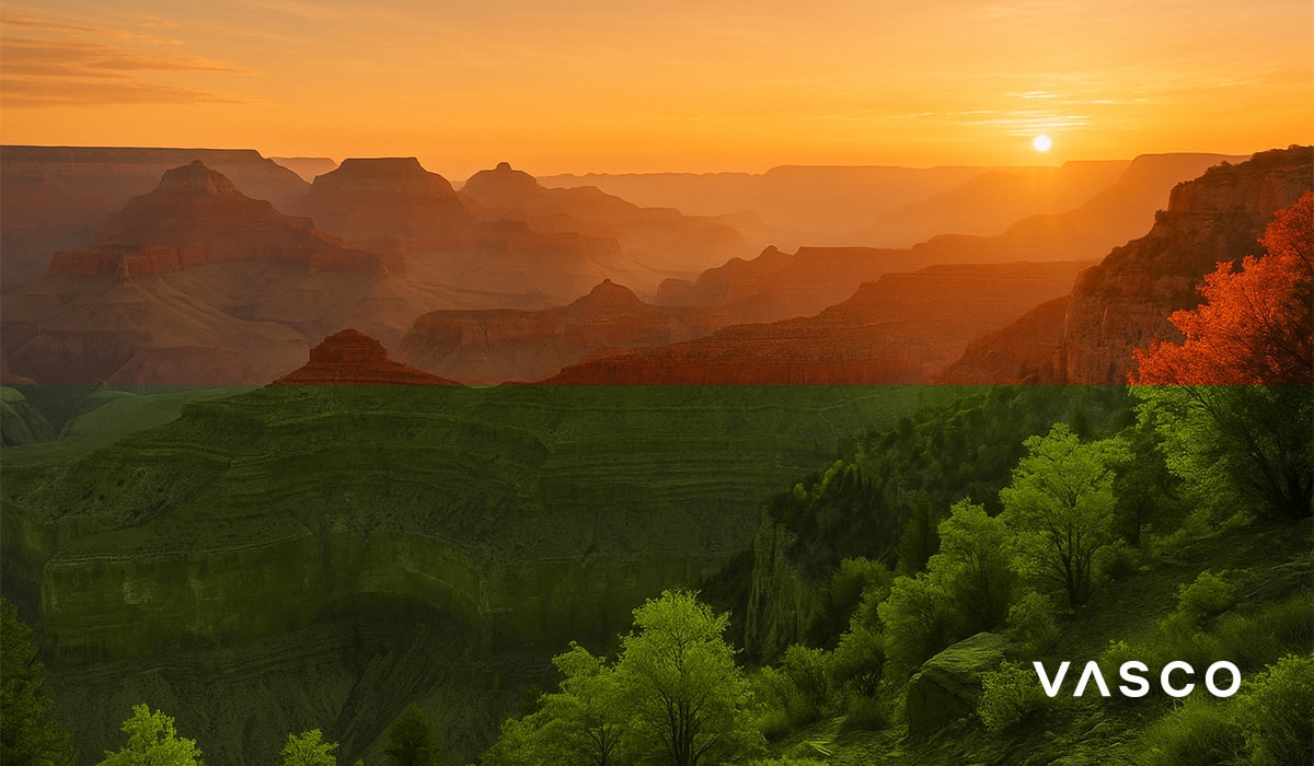 Grand Canyon pri západe slnka s pomarančovníkmi a zlatým svetlom